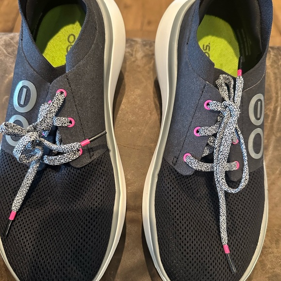 OOFOS - Picture 2 of 12